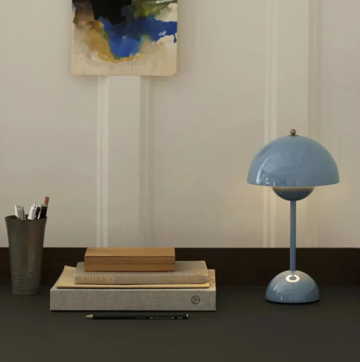 Modern Touch Table Lamp with Scandinavian Curves