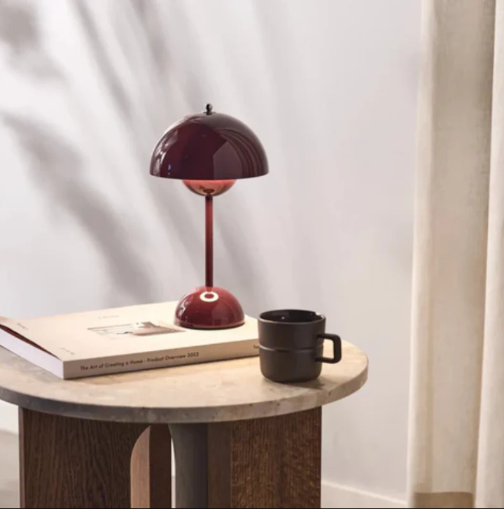 Modern Touch Table Lamp with Scandinavian Curves