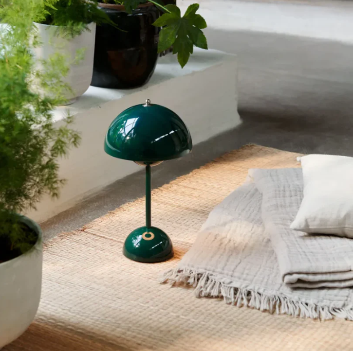 Modern Touch Table Lamp with Scandinavian Curves