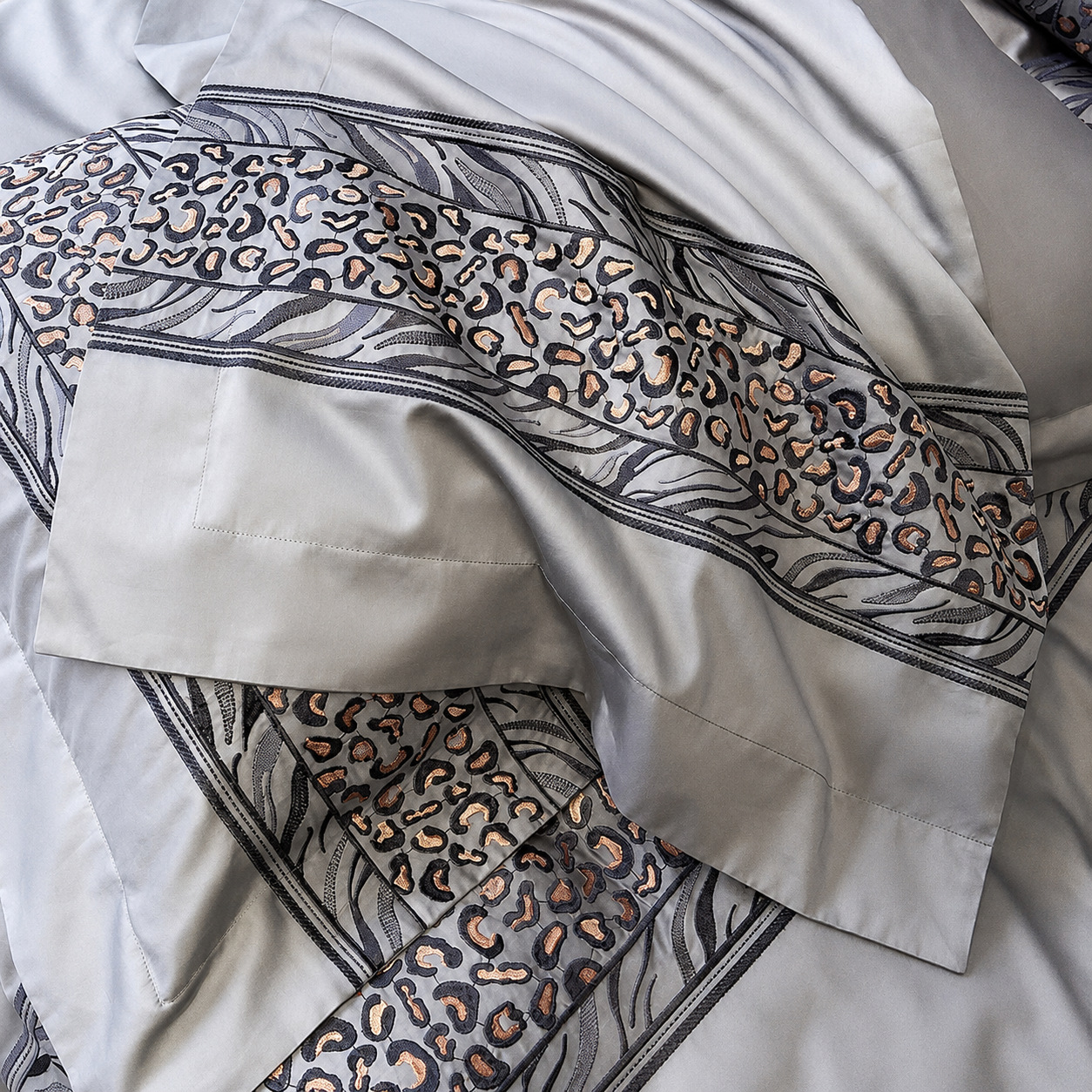 Luxury Egyptian Cotton Embroidered Bedding Set