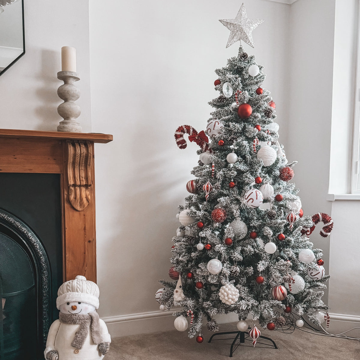 6ft Snow Flocked Artificial Christmas Tree with 750 Branches